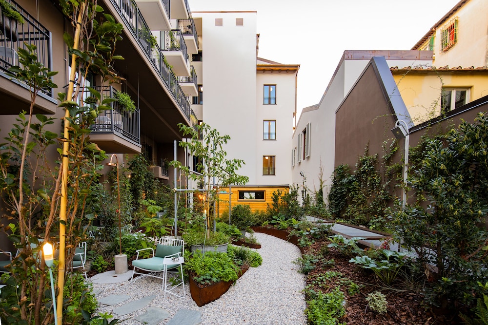 25hours Hotel Piazza San Paolino 57/60