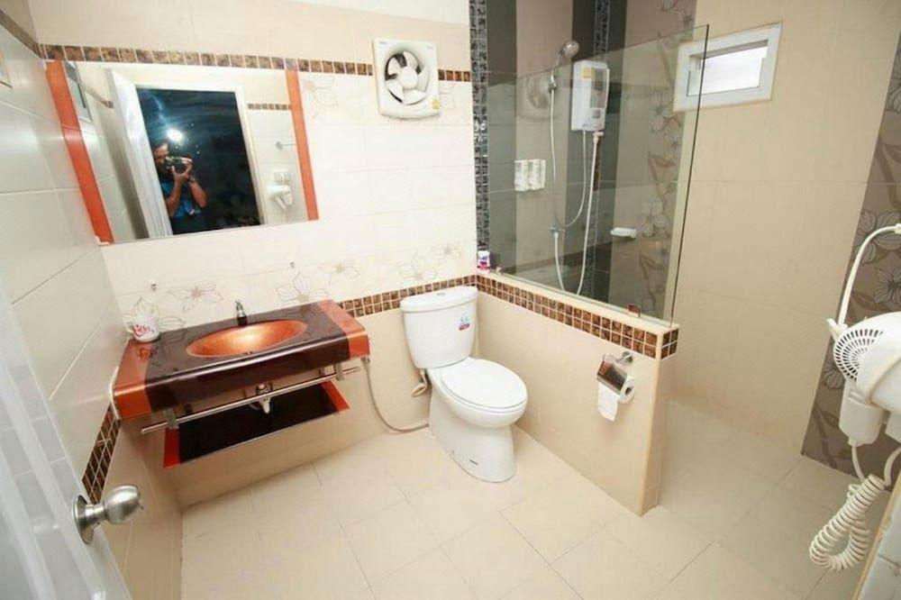 Chic Hotel Suratthani 54/55