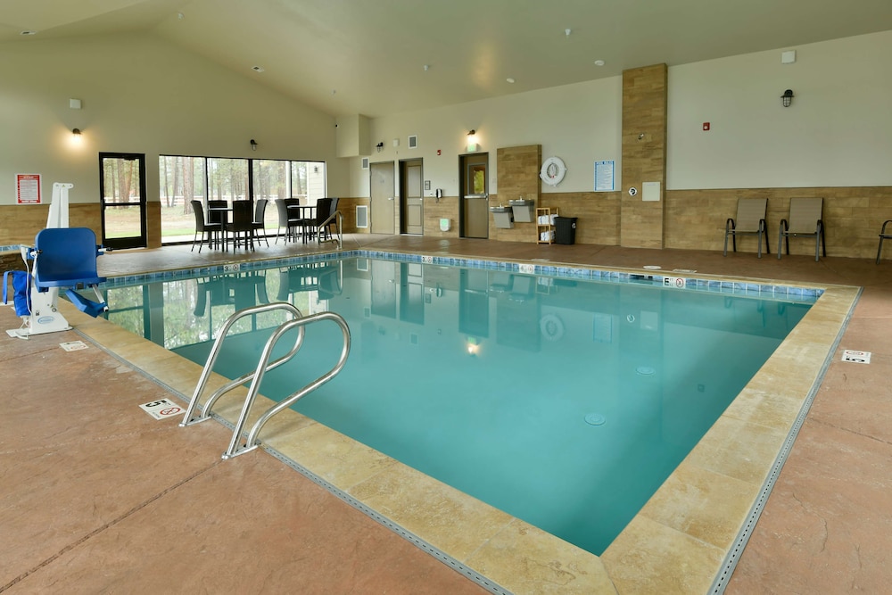 GrandStay Hotel & Suites Sisters 12/33