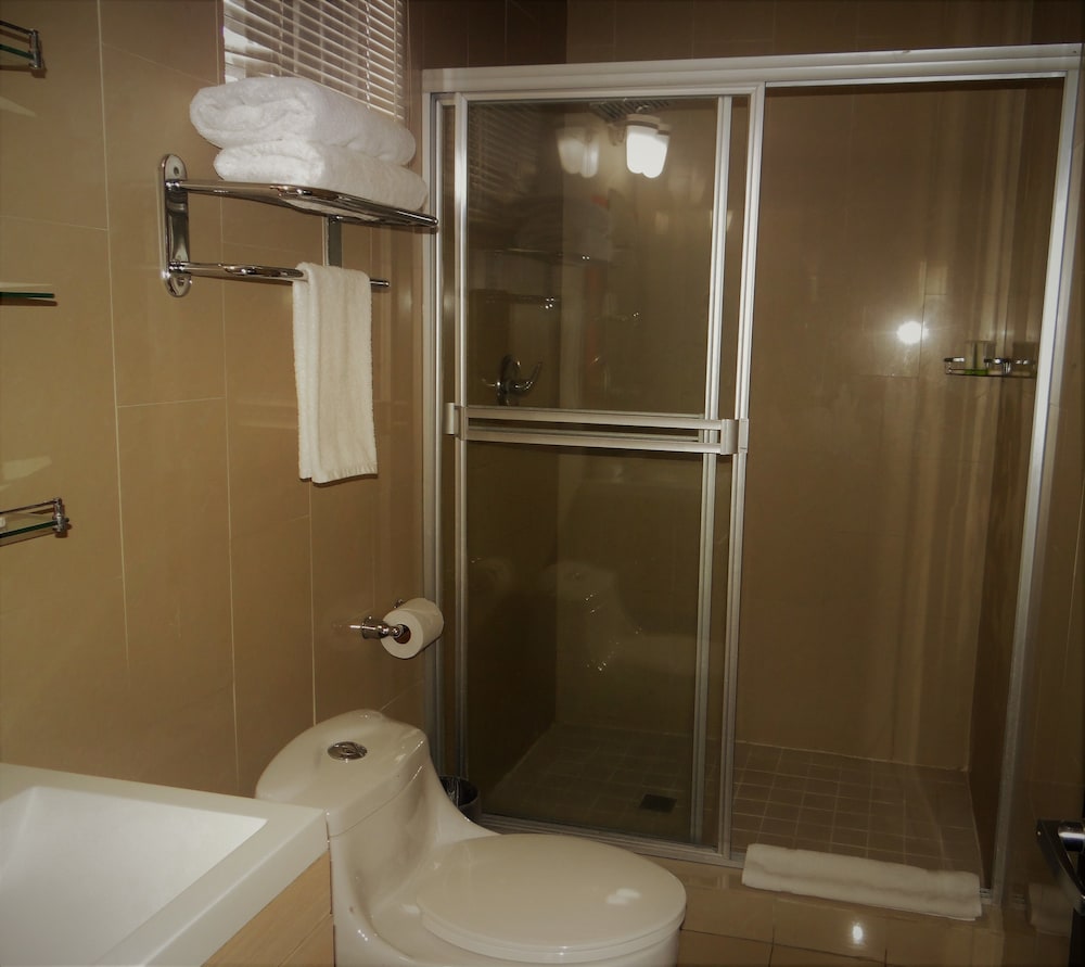 Metro Hotel Panama 52/53