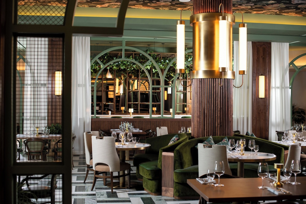 restaurant cafeteria