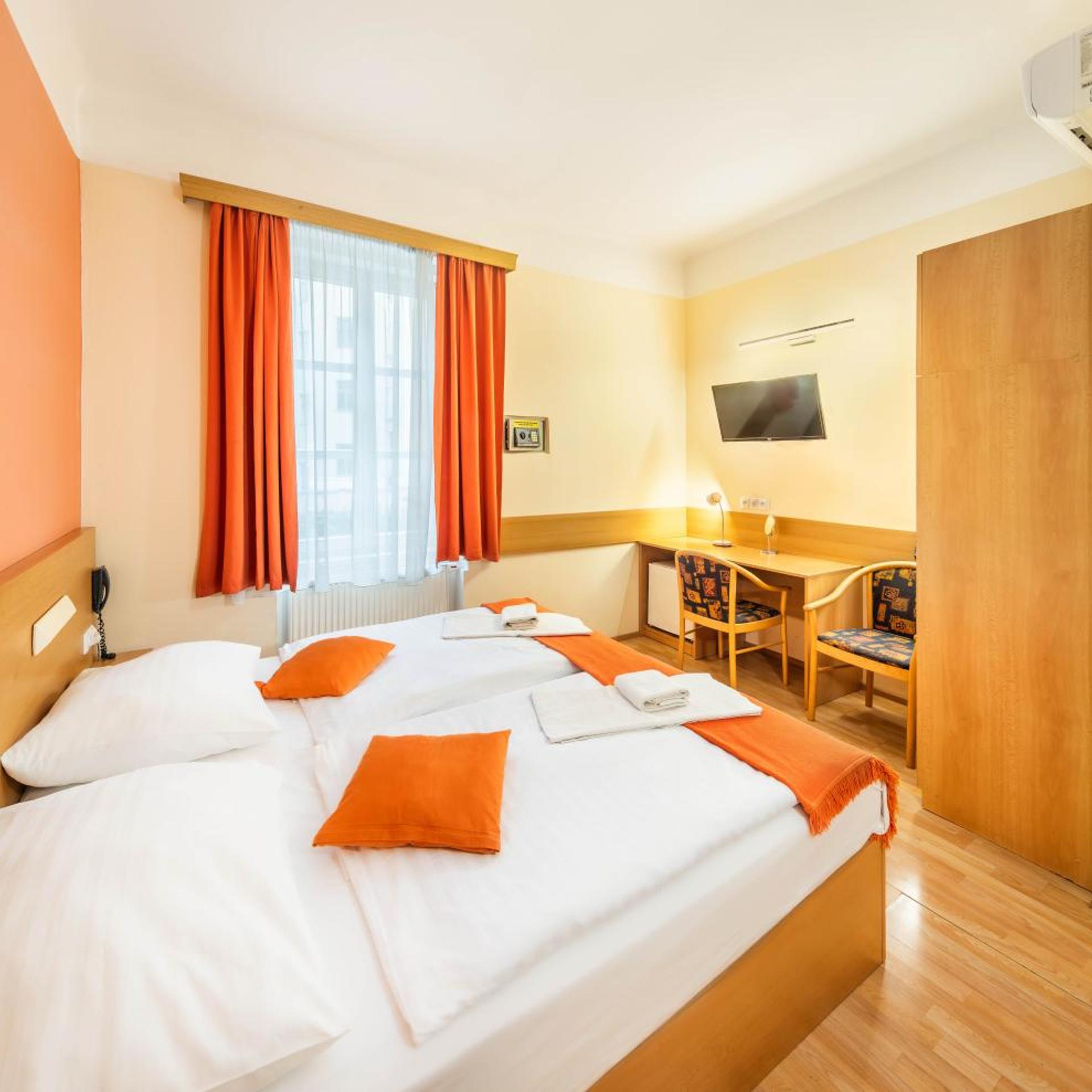 Room, Double or Twin Bed