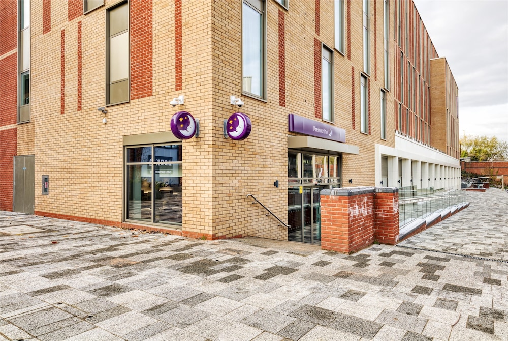 Premier Inn Banbury Town Centre (Castle Quay) hotel 44/50