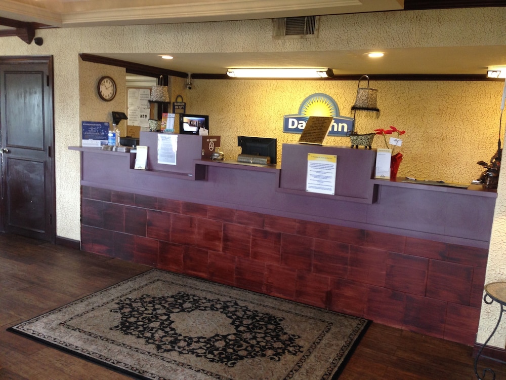 Days Inn By Wyndham Destin 7/40