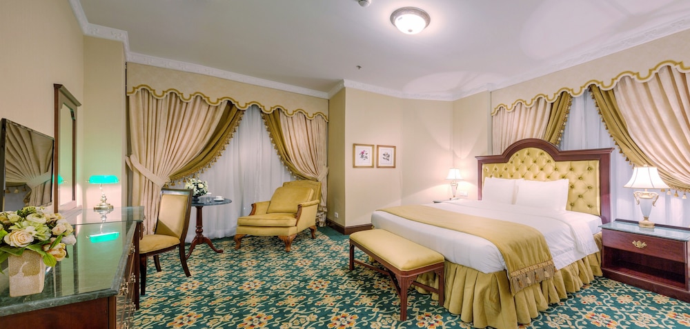 DELUXE SUITE