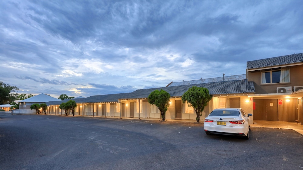 Coachman Hotel Motel 38/47