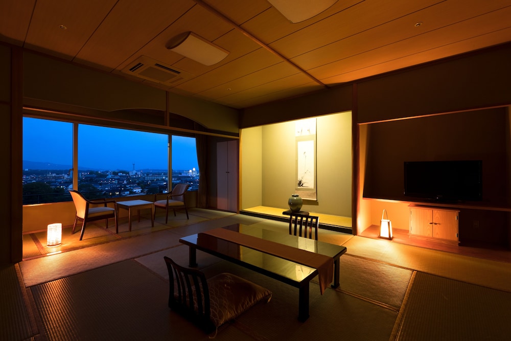 TSUKASA ROYAL HOTEL 48/72