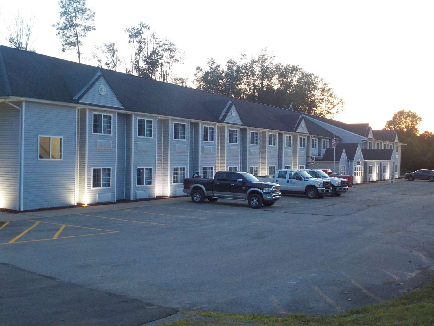 MJ Inn & Suites Marienville 20/20
