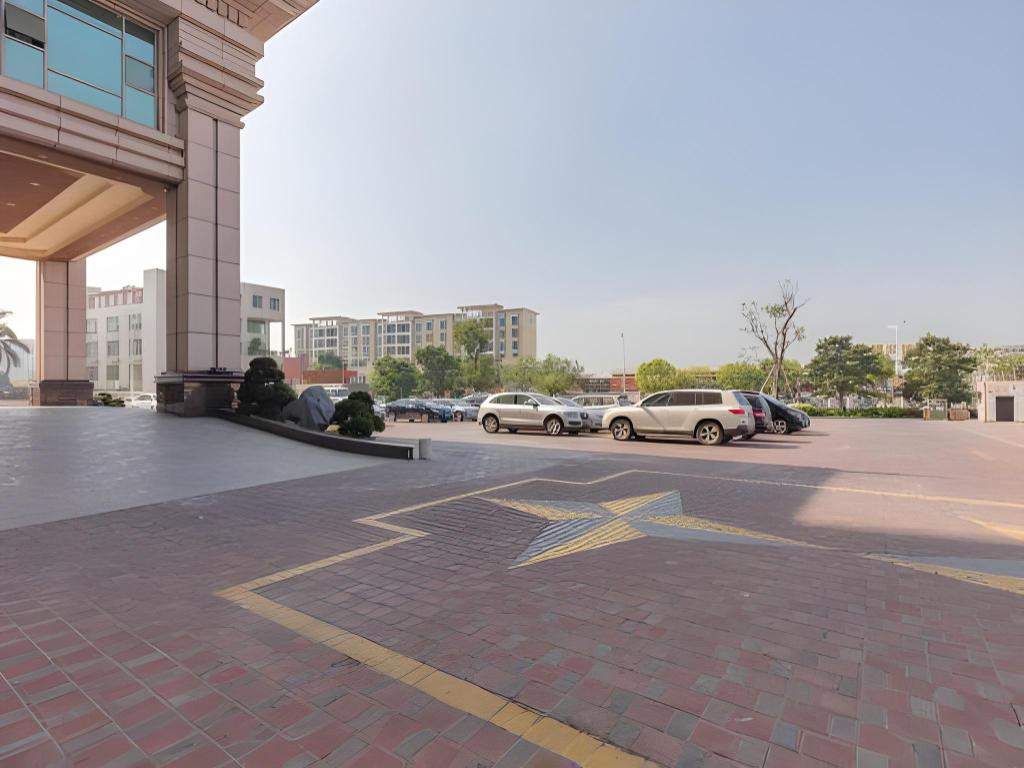 Vienna International Hotel (Zhongshan North Station) 48/57