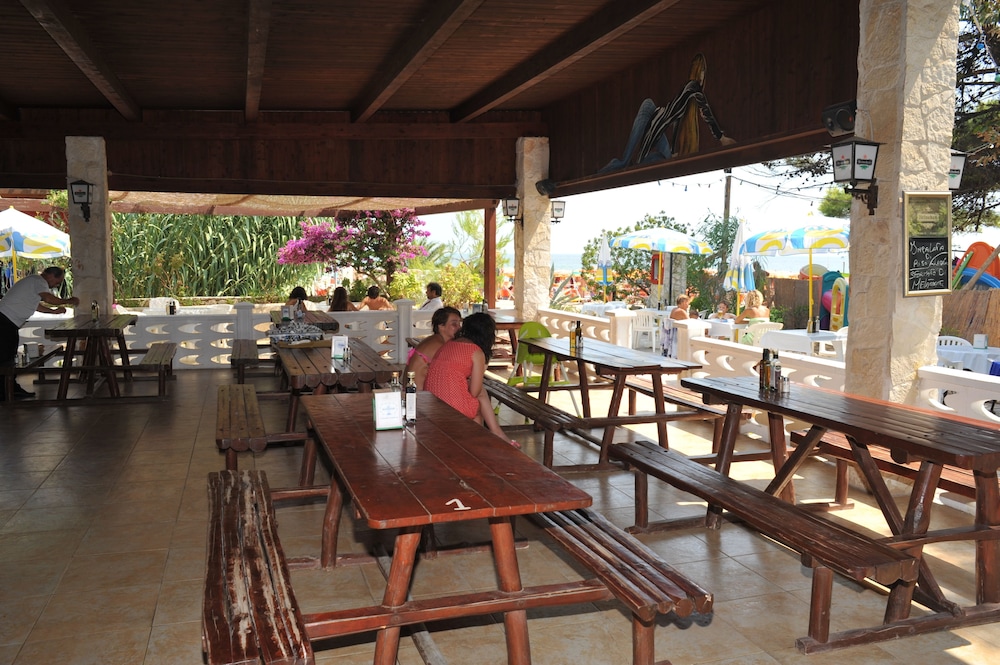 VILLAGGIO PUNTA LUNGA 28/50