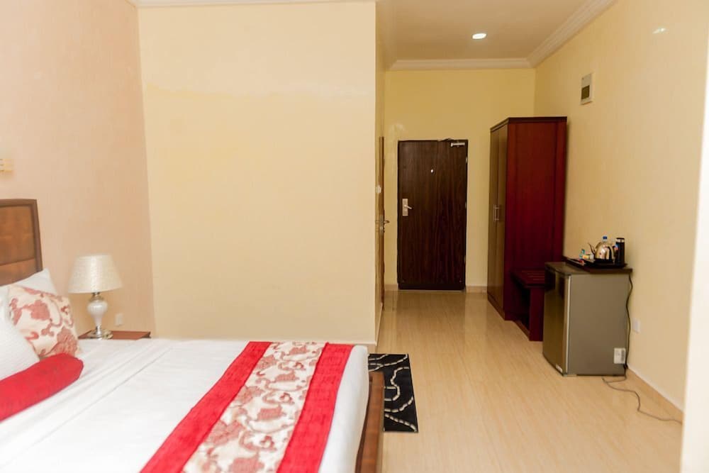 Sefcon Suites And Apartment 13/32