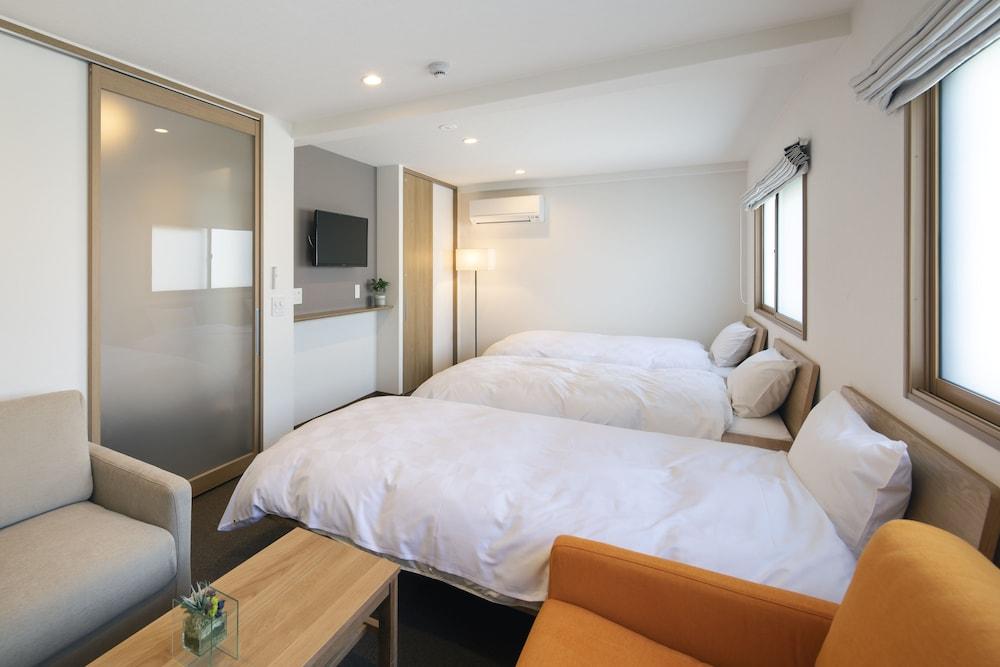 ROOM, TRIPLE
