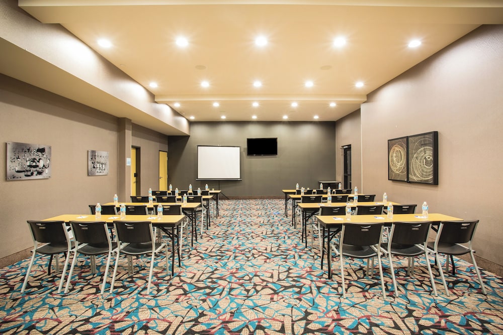 Holiday Inn Express Hotel Suites Amarillo West 62/71