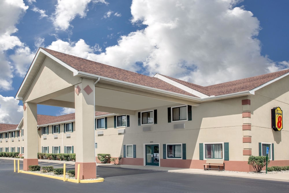 Super 8 By Wyndham Three Rivers 1/20