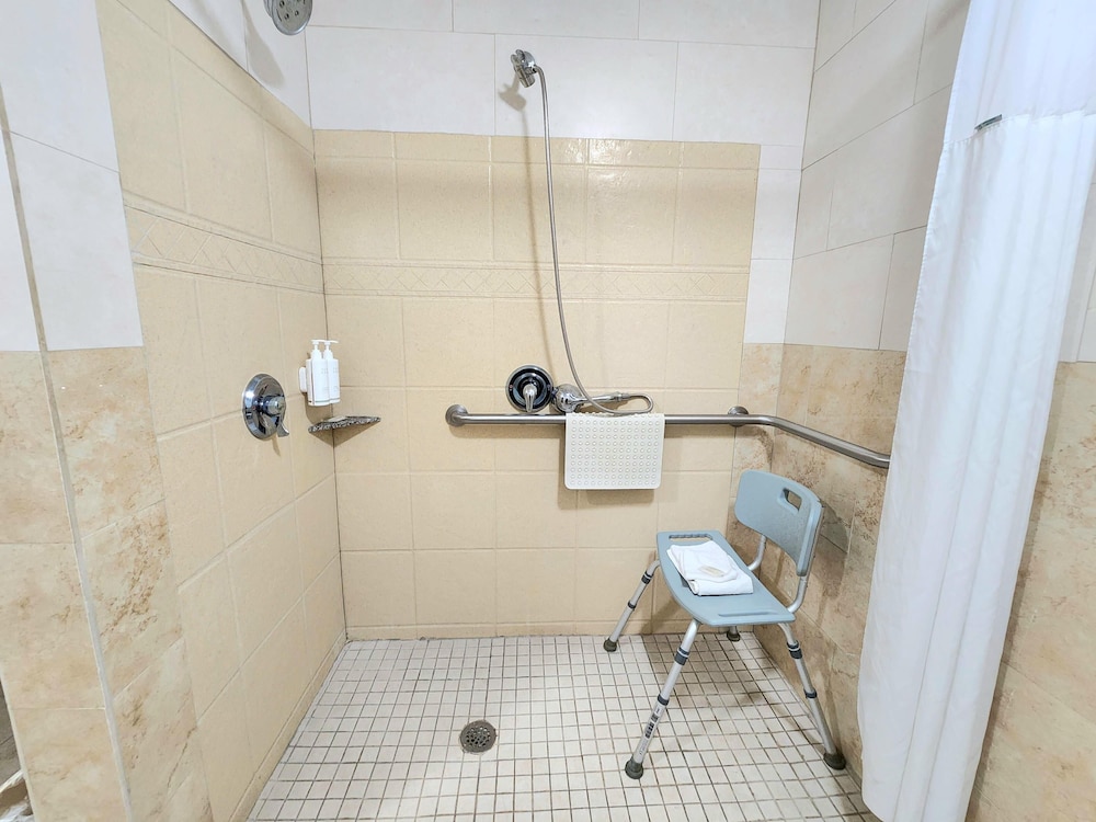 غرفة بسرير كوين للمدخنين لذوي الإعاقة، Days Inn by Wyndham McAllen 7/7