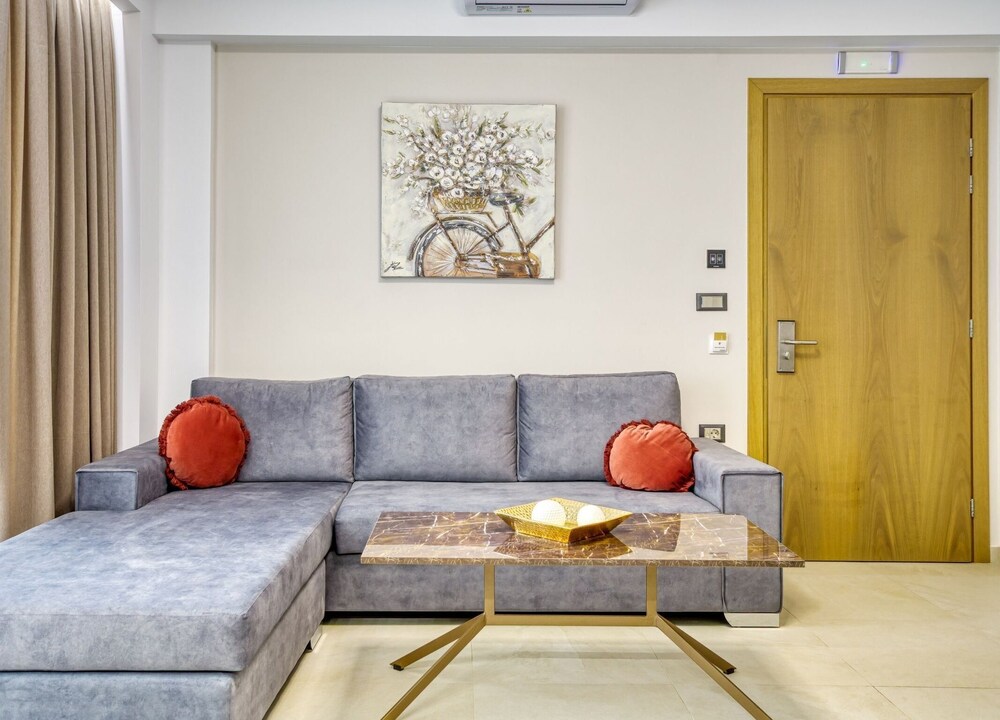 Sapphire Horizon Suites 73/94