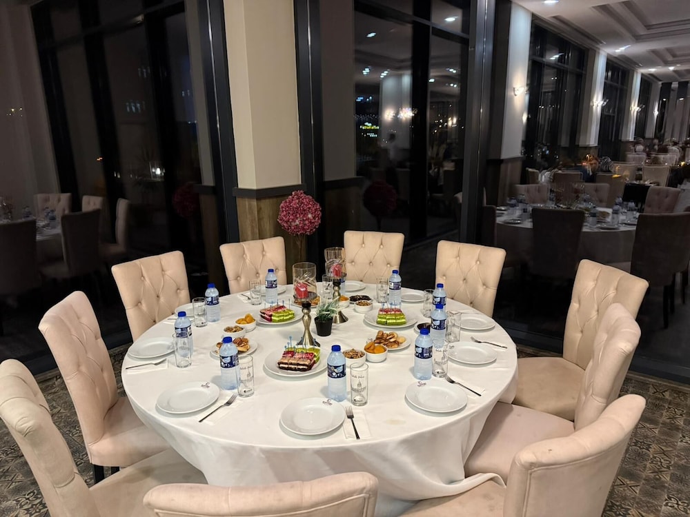 Kanyonvadi Hotel 31/47