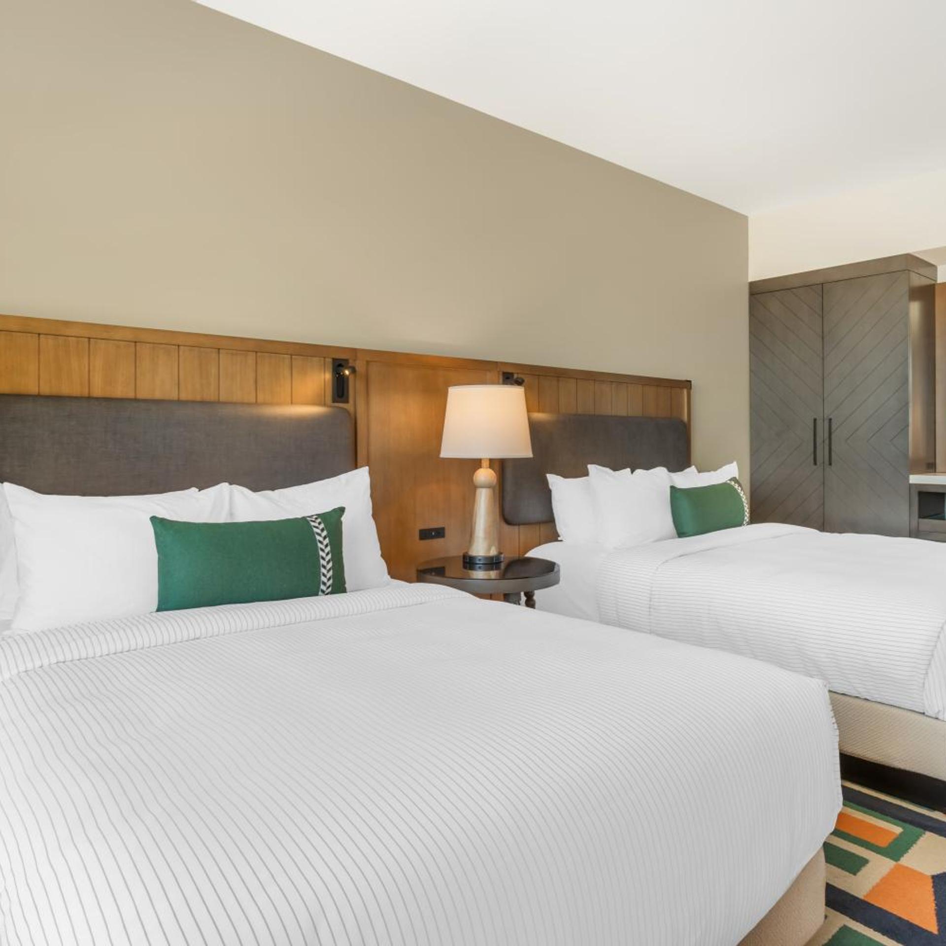 Superior, 2 Queen Beds, Pool View
