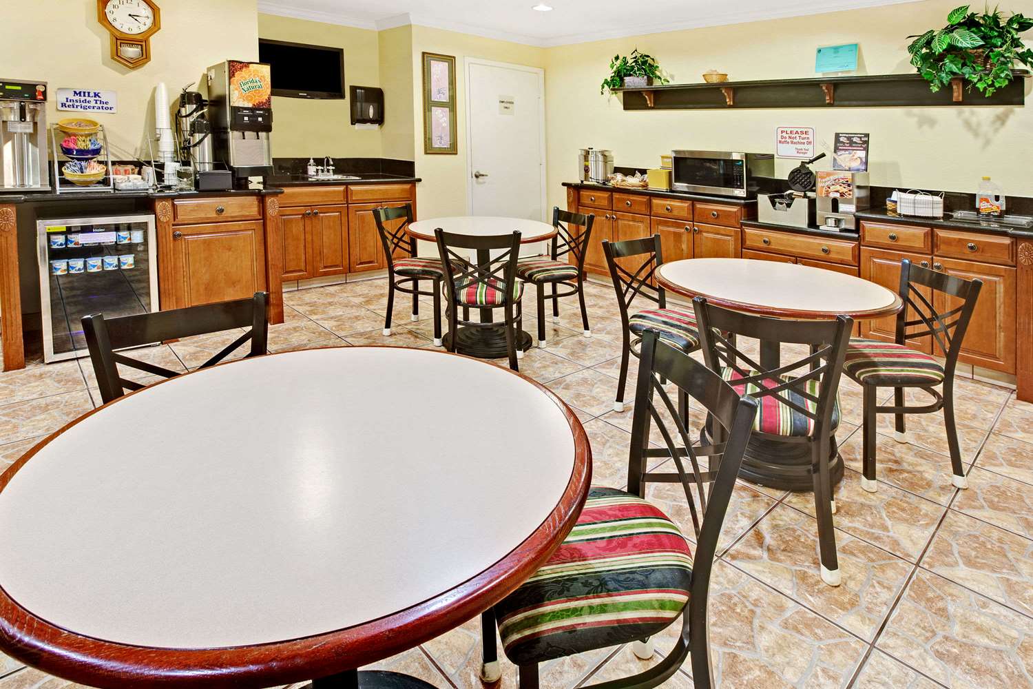 Days Inn by Wyndham Baytown Garth Road I10 East 14/24
