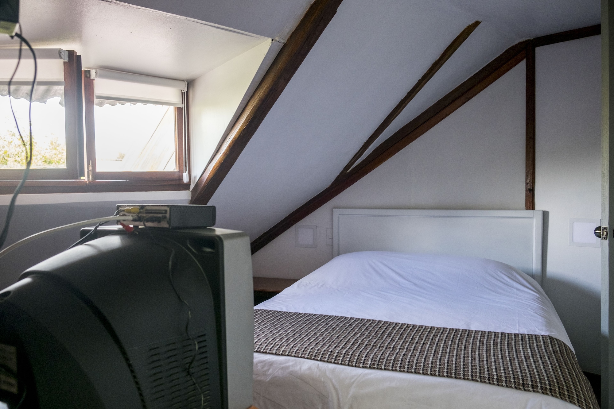 ROOM, DOUBLE BED