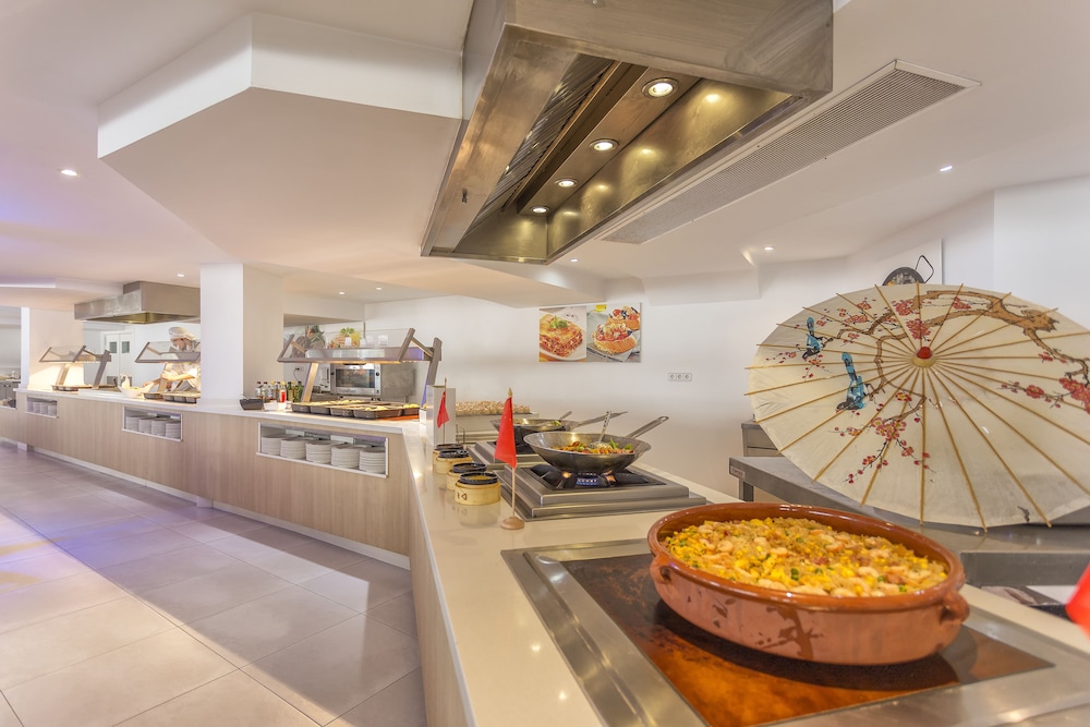 Fergus Style Cala Blanca Suites 34/37