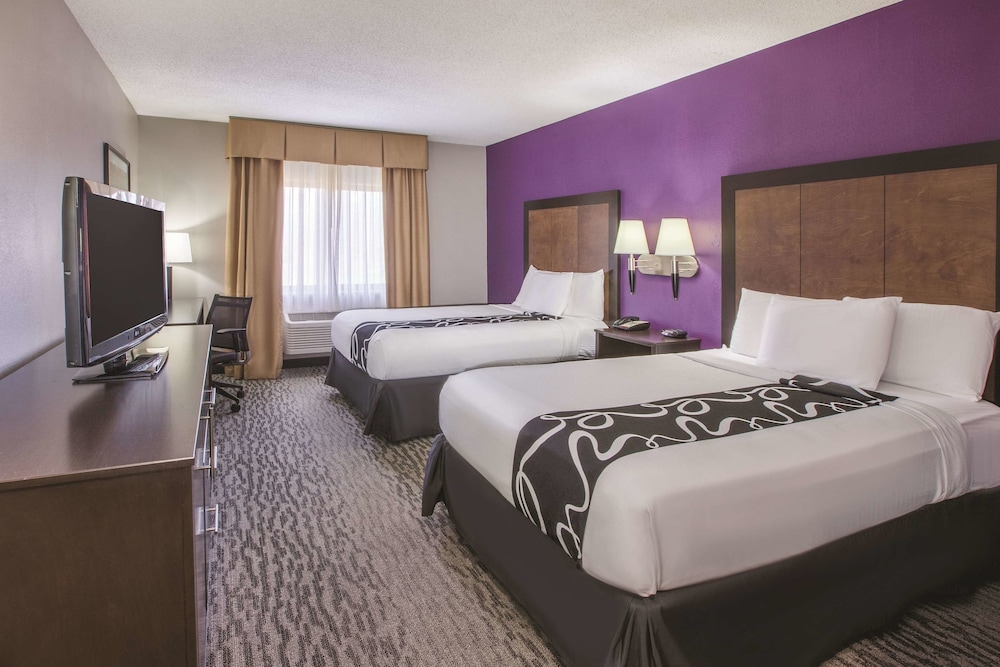La Quinta Inn & Suites by Wyndham Erie 9/51