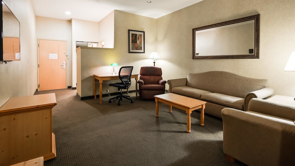 Best Western Plus Revere Inn & Suites 24/39