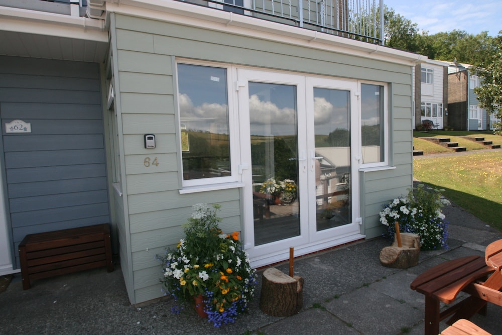 Freshwater Bay Holiday Cottages 7/50