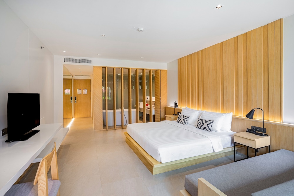 OASIS, DELUXE, KING BED