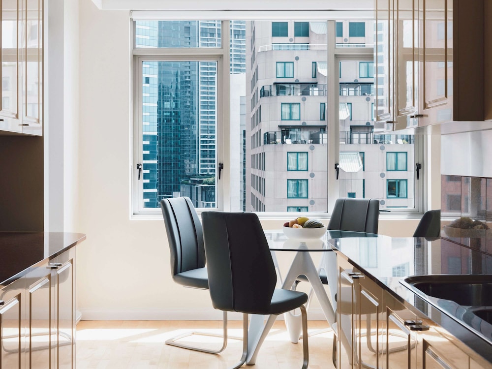 Quay West Suites Melbourne 63/81