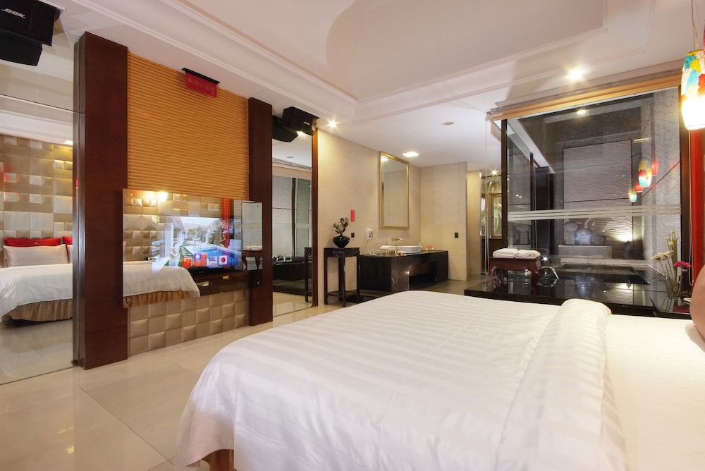 Q Motel 22/71