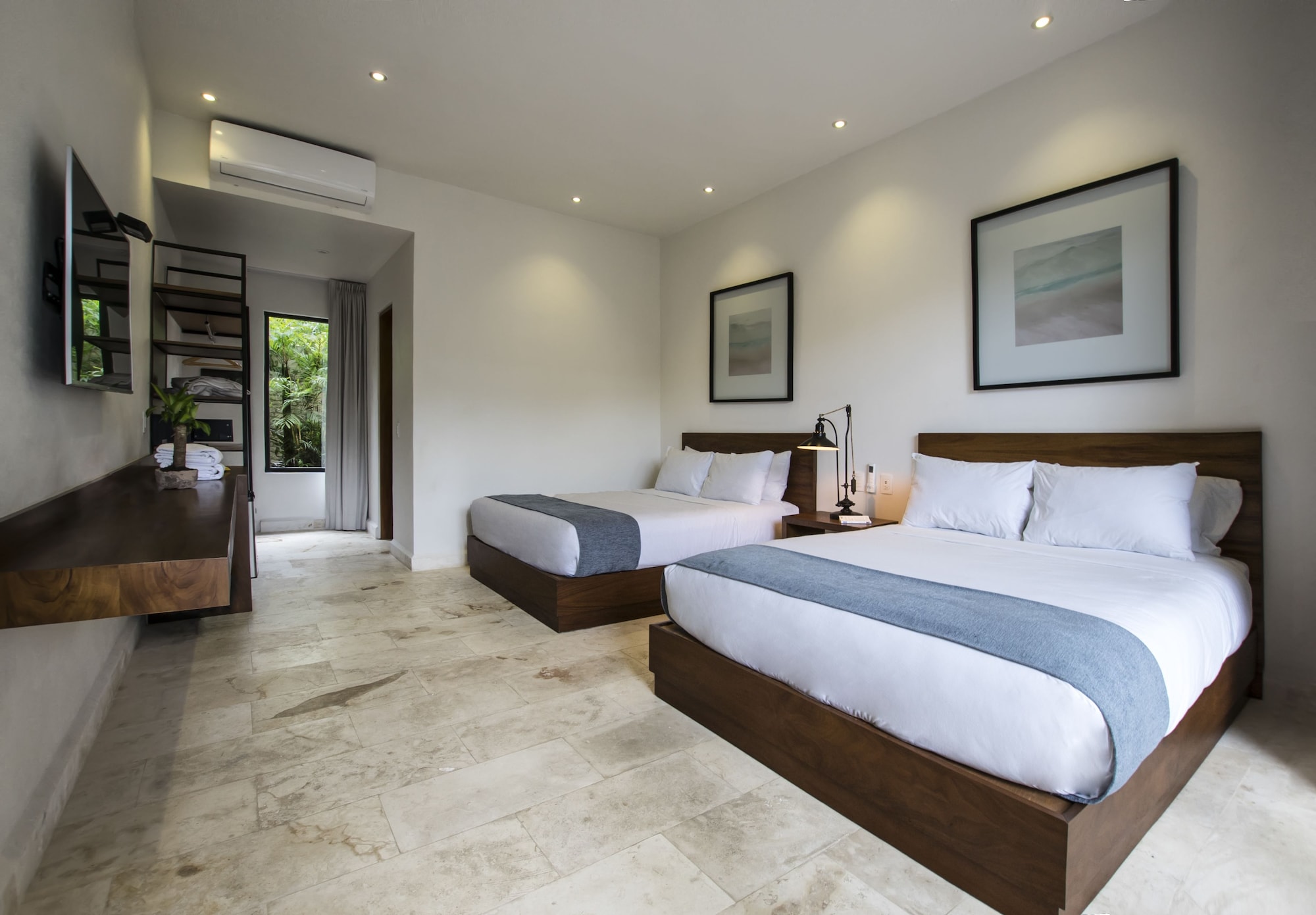 DELUXE, 2 QUEEN BEDS