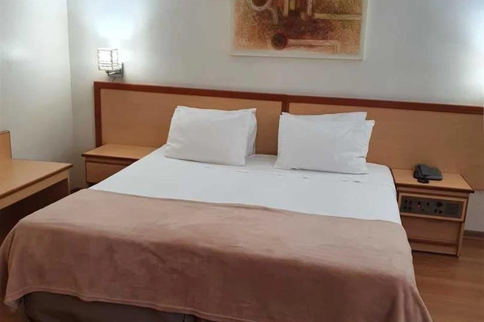 جناح مفردة بسرير مزدوج