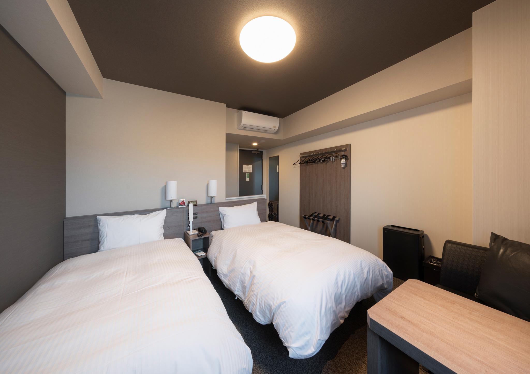 Room, Twin Beds, Electronic Cigarette Only