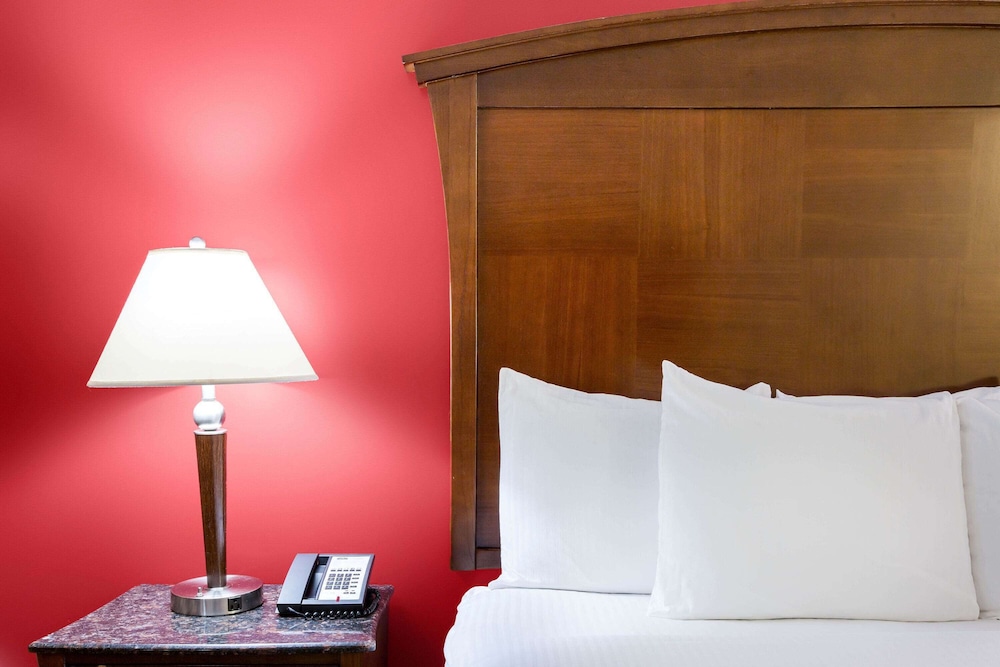 La Quinta Inn Suites Moreno Valley 21/53