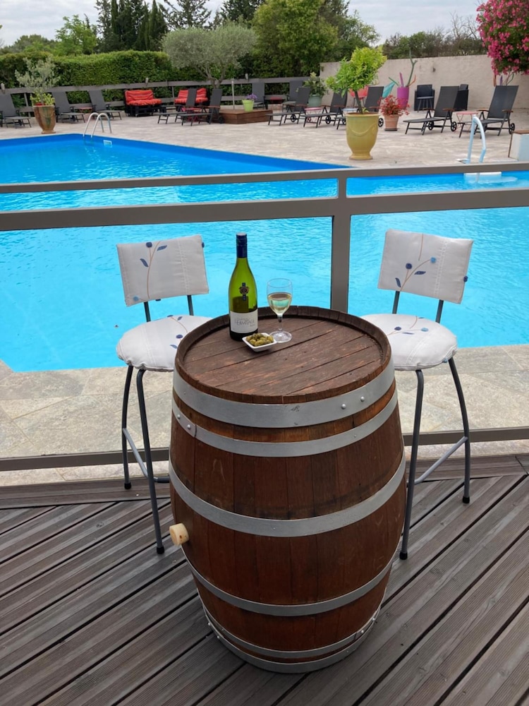 LES AUBUNS COUNTRY HOTEL 30/45