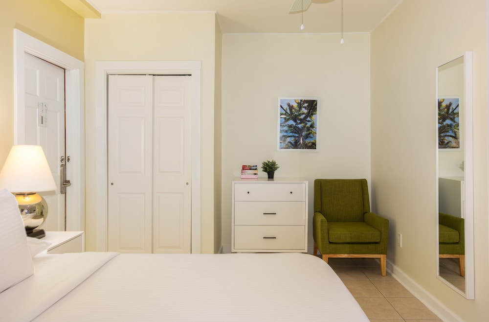 The Southernmost Inn - Adult Only 27/60
