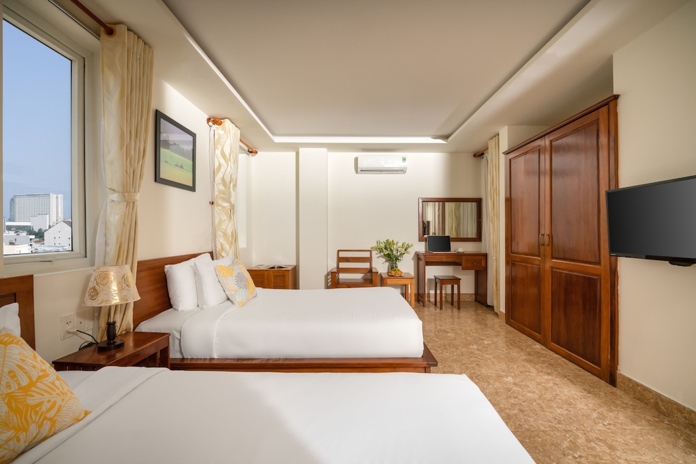 Titan Hotel 16/42