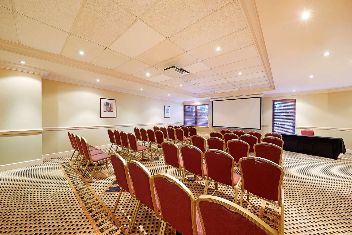 Stamford Plaza Sydney Airport, WorldHotels Elite 48/58