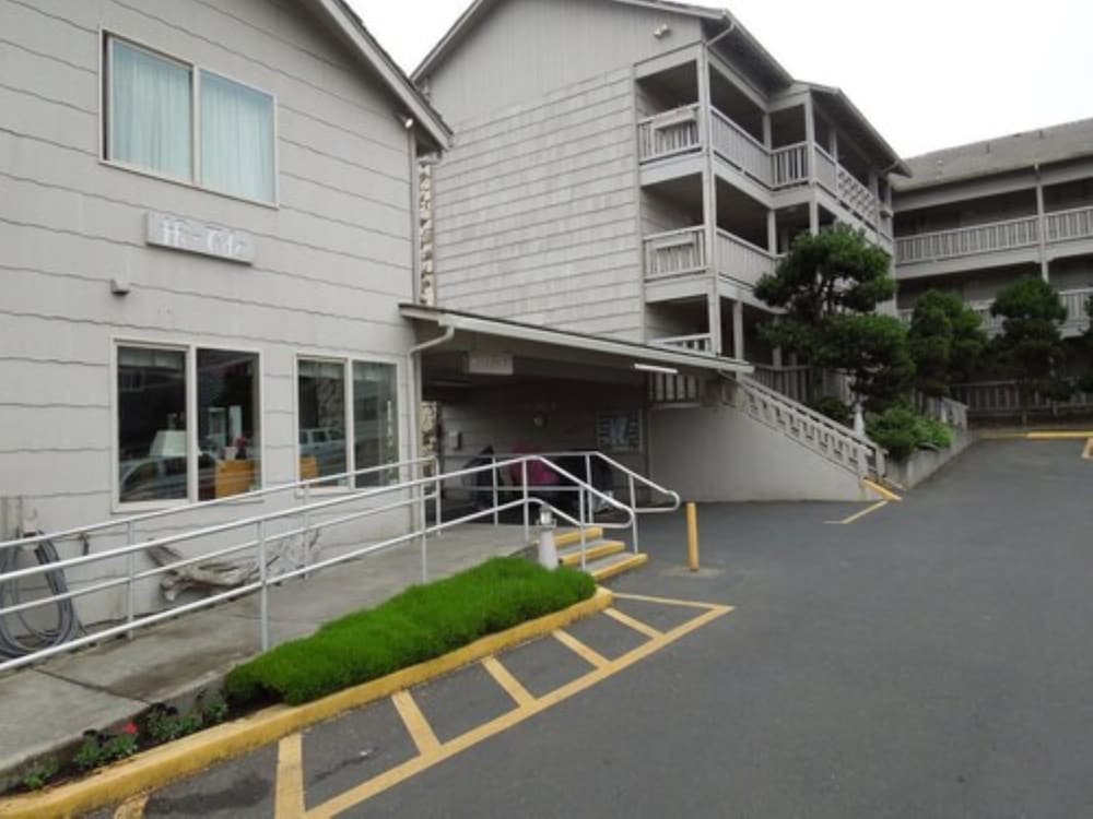 Hi Tide Oceanfront Inn 37/52