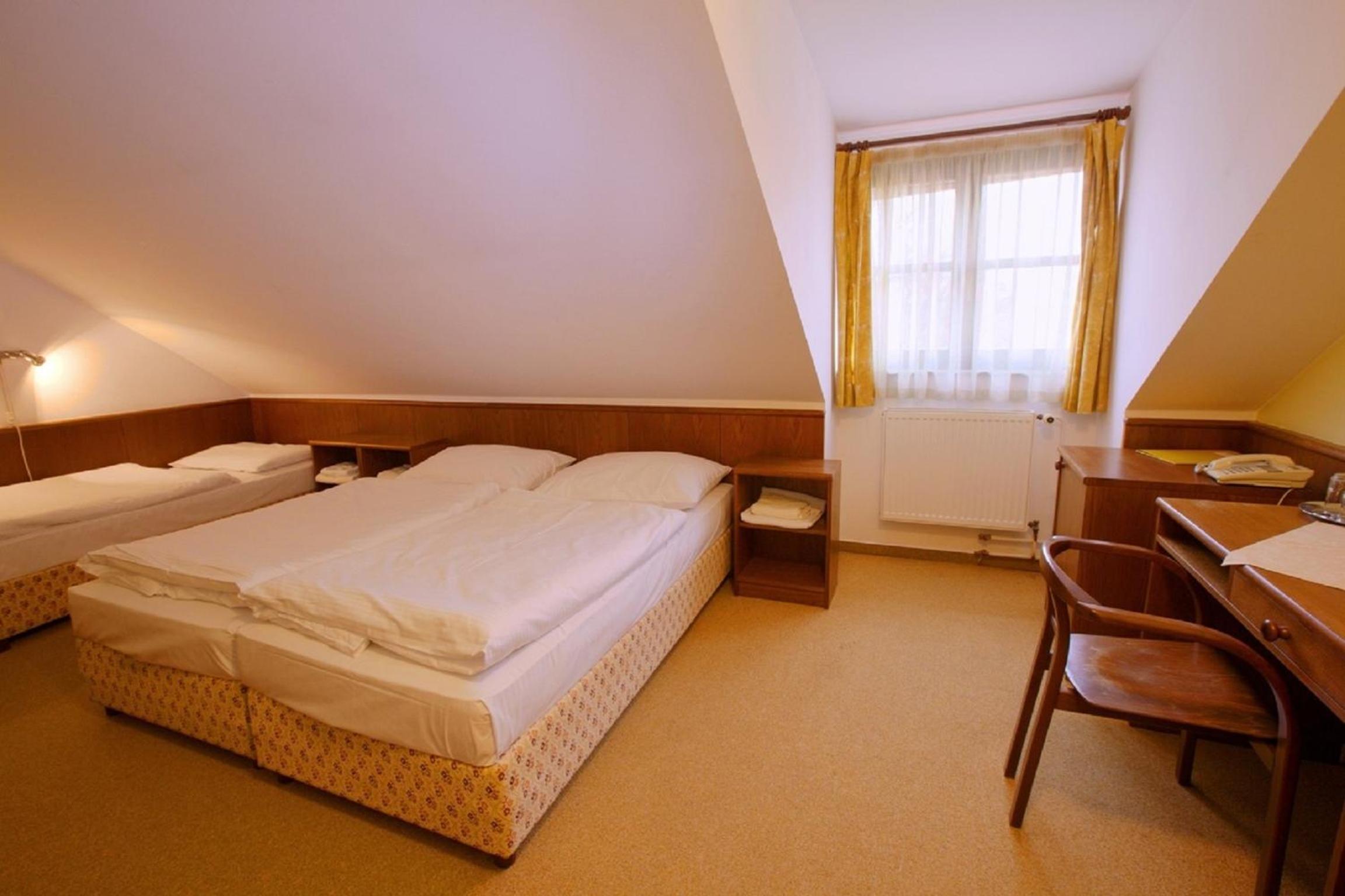 Floret Hotel 10/50