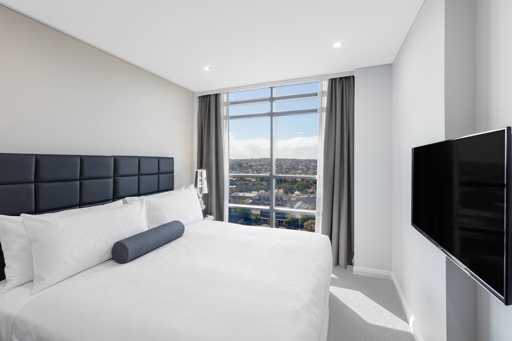 Meriton North Sydney 6/18