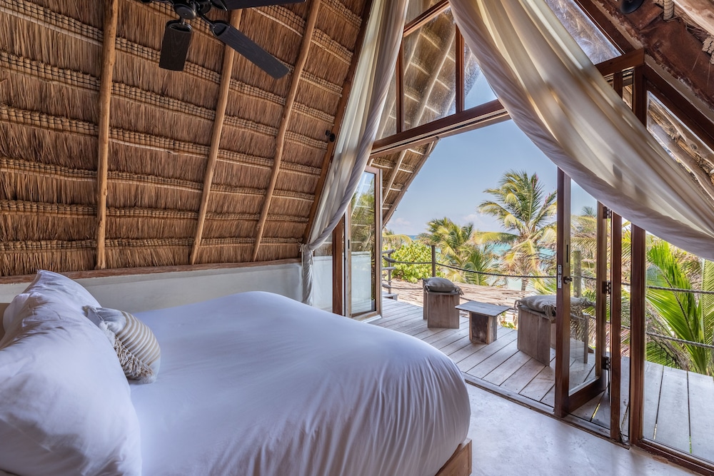 Upper, King Bed, Beach Front