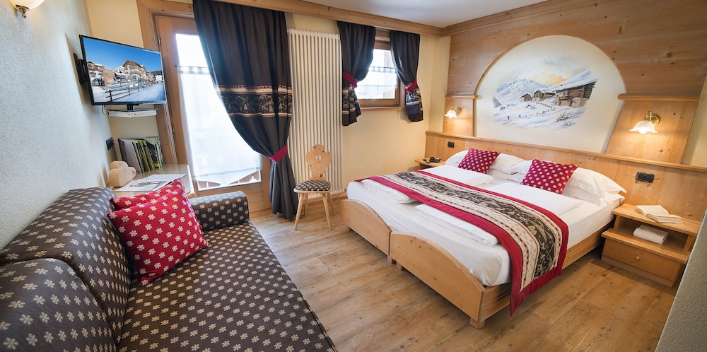 Crosal Hotel 10/50