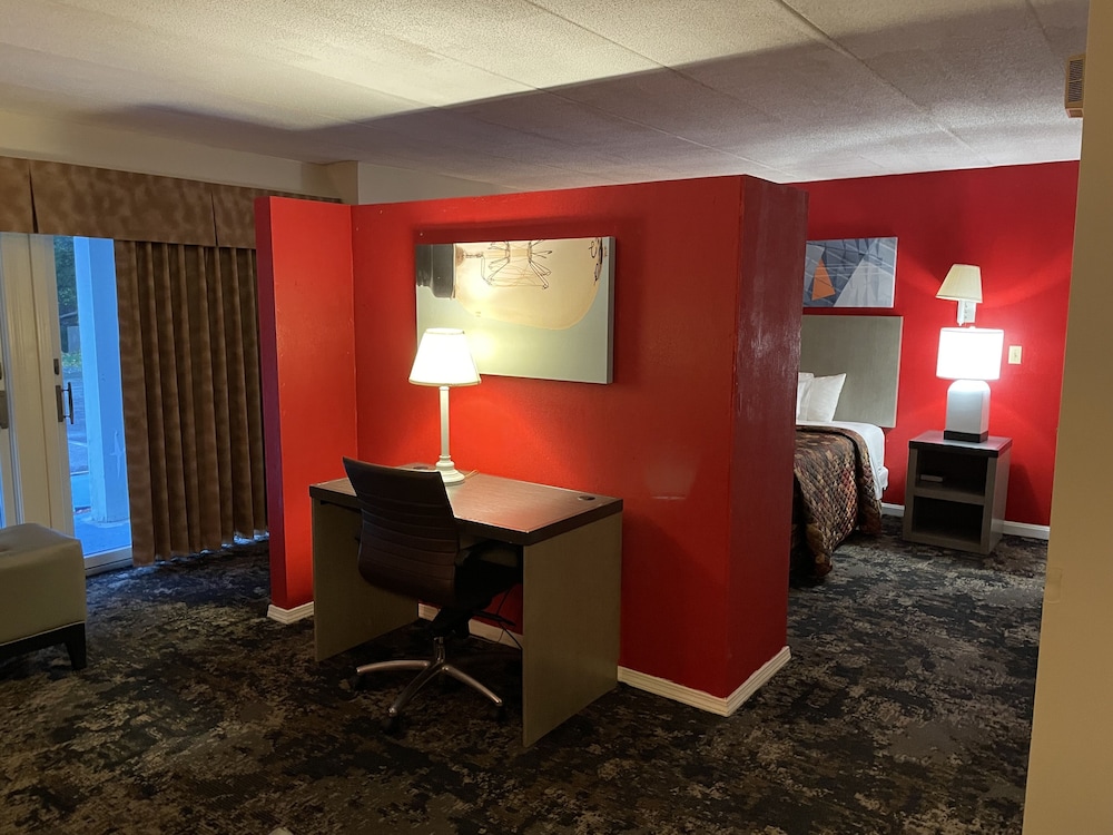 Gold Star Inn Suites 34/40