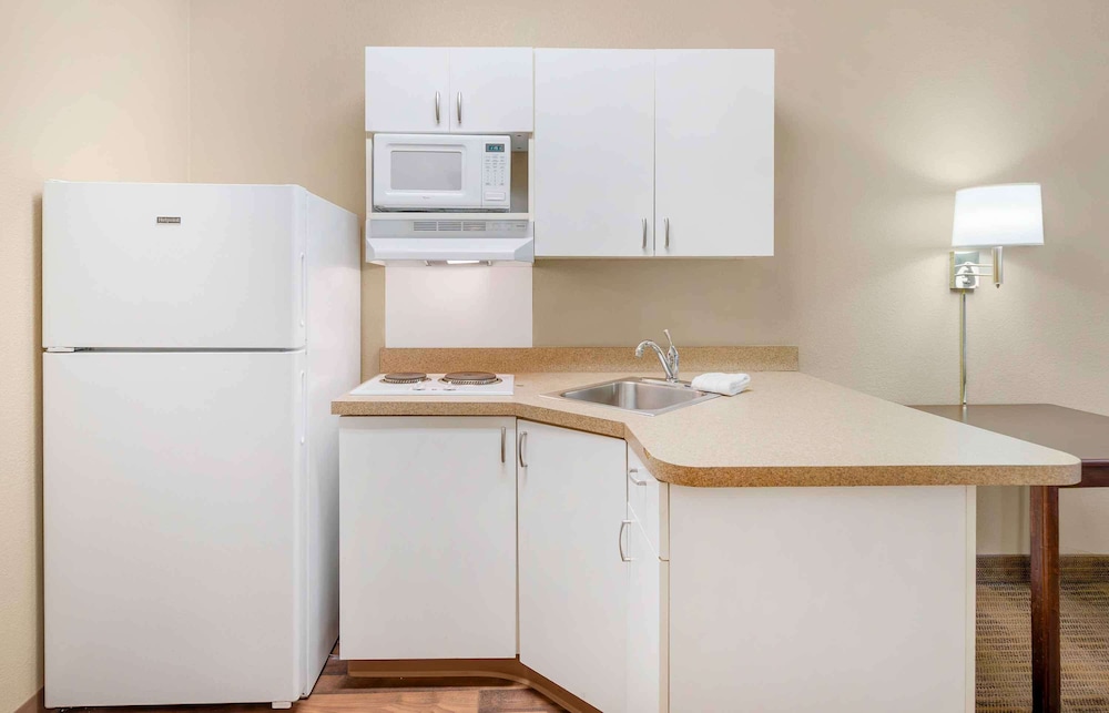 Studio 6 Corporate Extended Stay Chicago Lisle IL 42/51