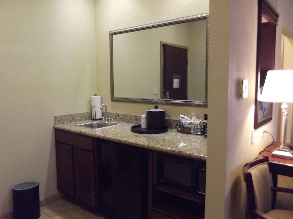 Hampton Inn & Suites Gainesville, TX 31/35