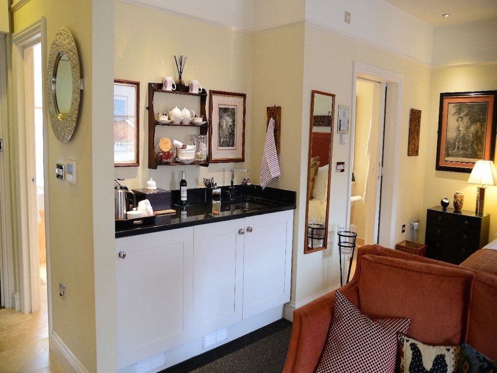 Gilbey's Bar & Restaurant 2/18