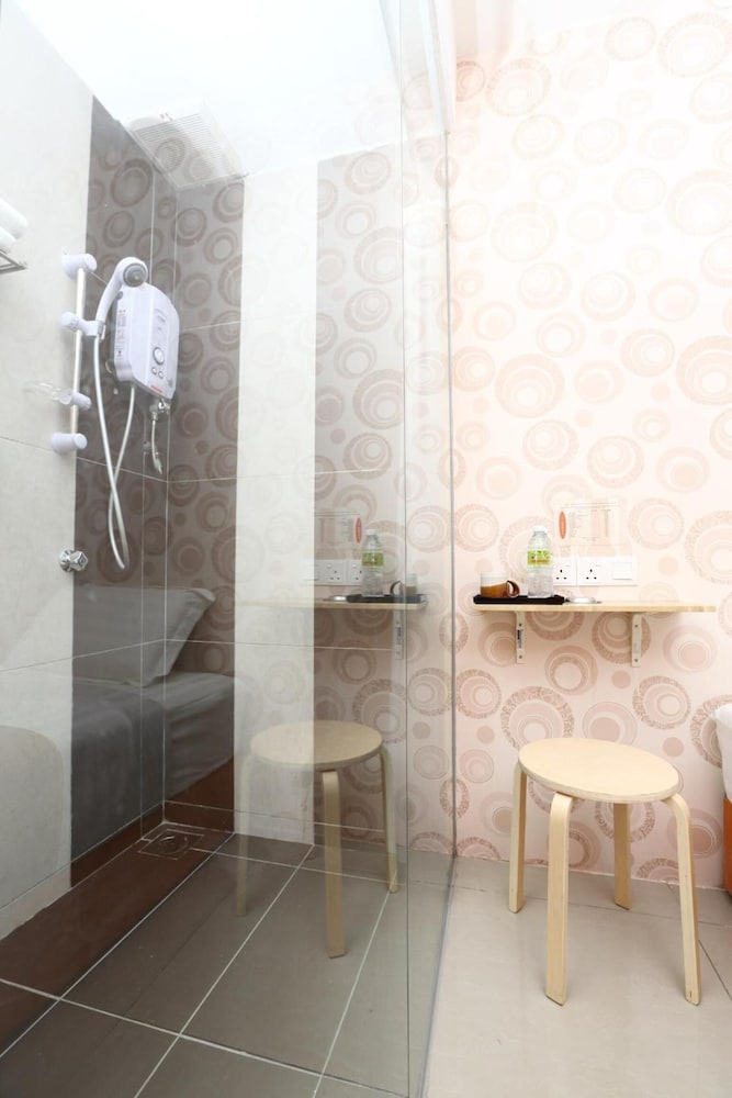1 Hotel Taman Connaught 58/58