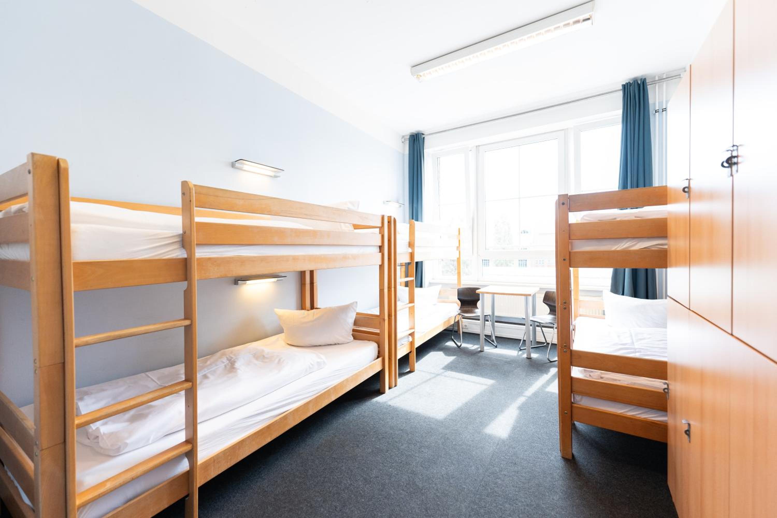 Mixed Dorm, 6 People